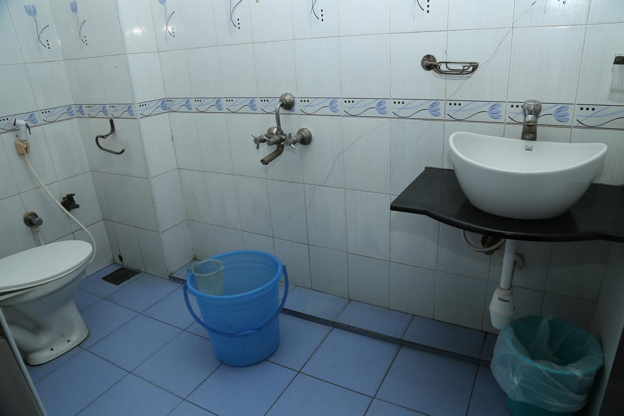 Hôtel Sri Srinivasar Residency à Vellore Extérieur photo