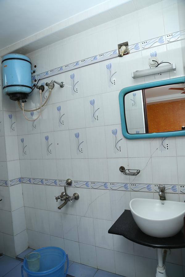 Hôtel Sri Srinivasar Residency à Vellore Extérieur photo
