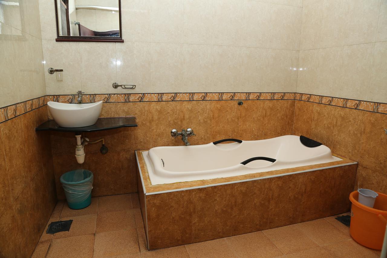 Hôtel Sri Srinivasar Residency à Vellore Extérieur photo