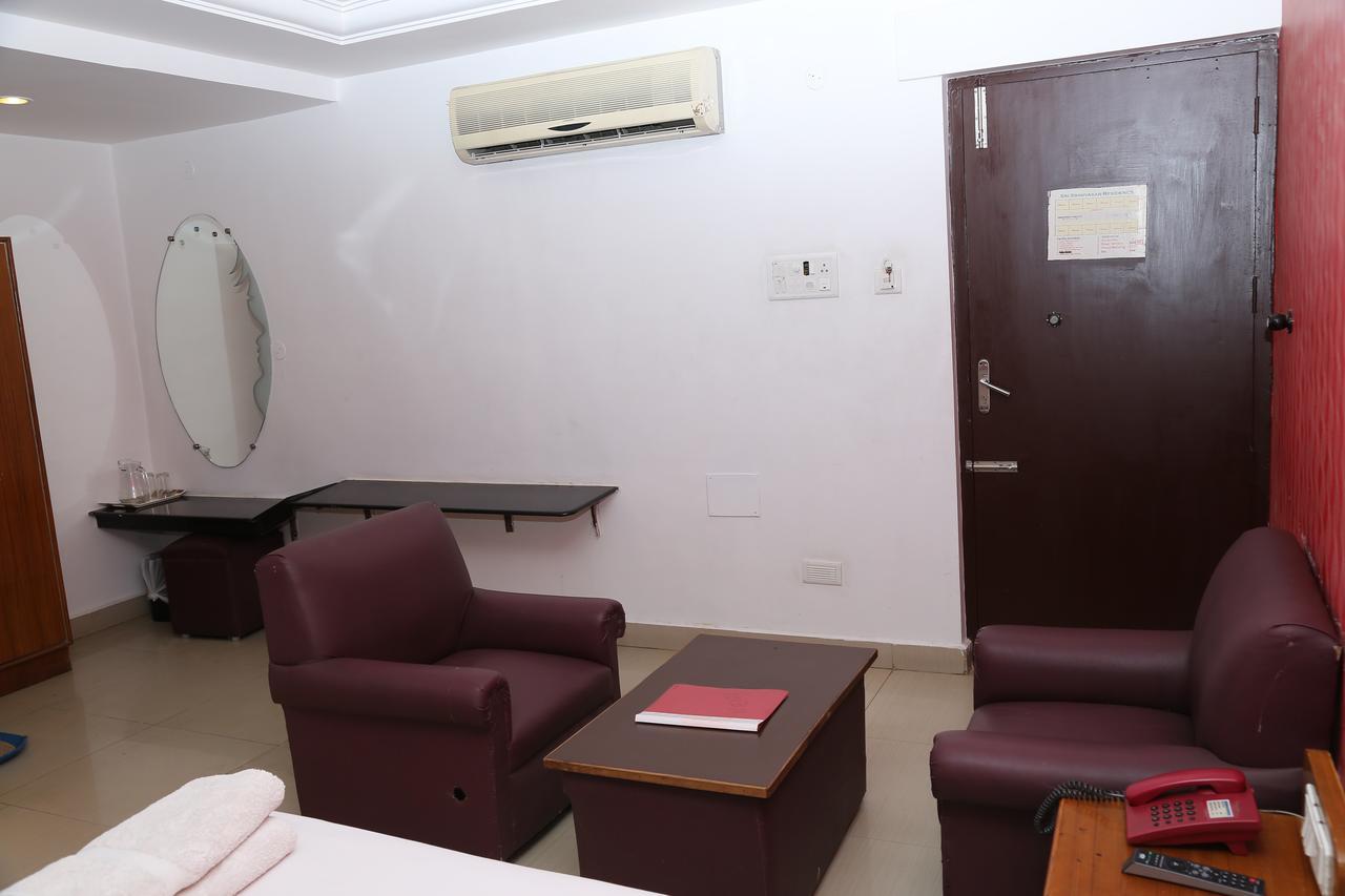 Hôtel Sri Srinivasar Residency à Vellore Extérieur photo