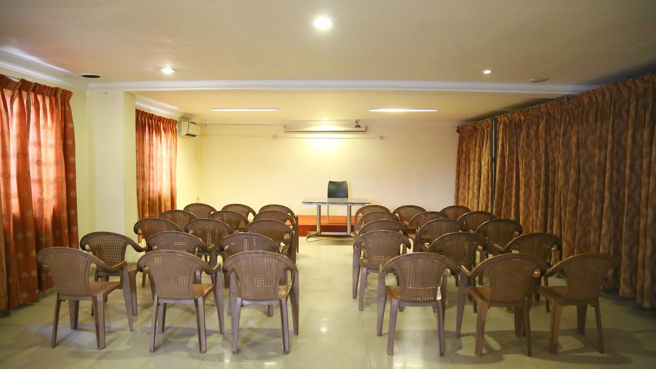 Hôtel Sri Srinivasar Residency à Vellore Extérieur photo