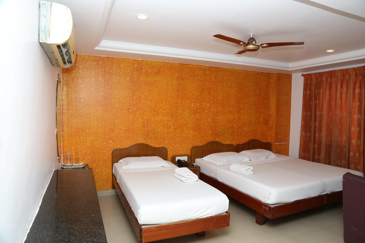 Hôtel Sri Srinivasar Residency à Vellore Extérieur photo