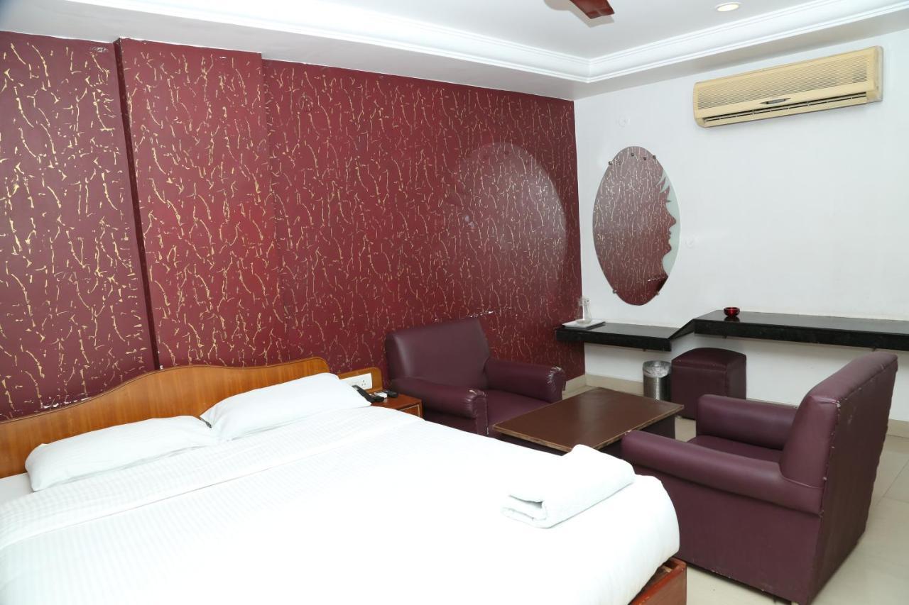 Hôtel Sri Srinivasar Residency à Vellore Extérieur photo